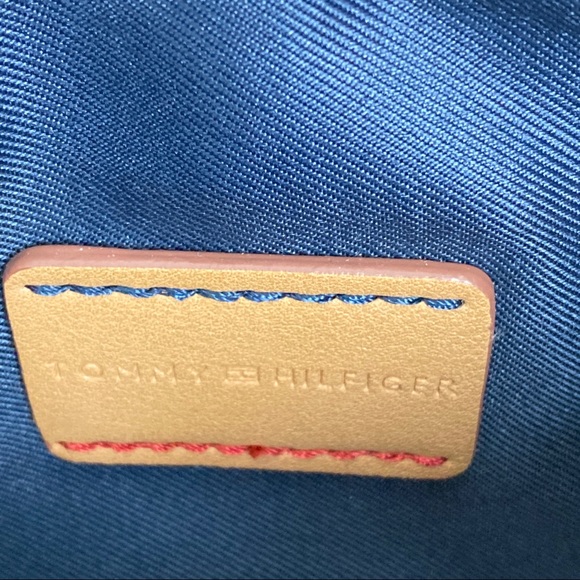 Large Tommy Hilfiger Anchor Wristlet - Picture 2 of 5